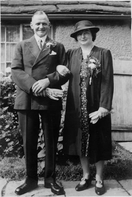 20 Sidney and Florence 26 Aug 1944.jpg